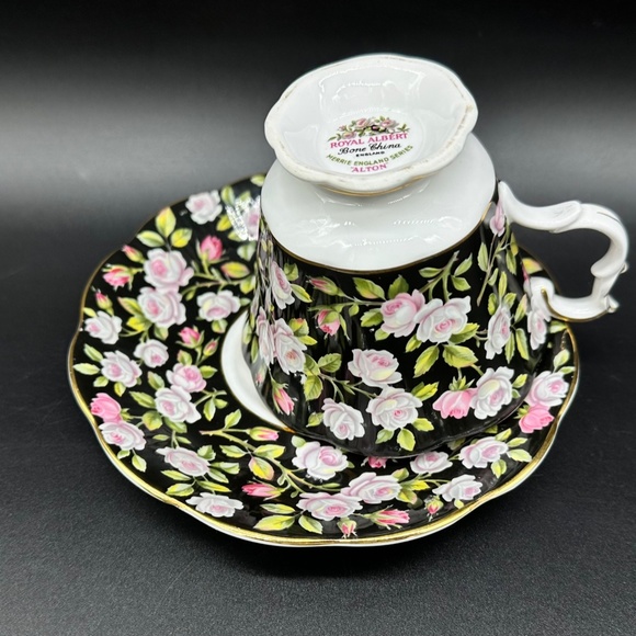 Royal Albert Merrie England Series Alton Tea Cup Saucer Set England Bone China - Picture 4 of 5